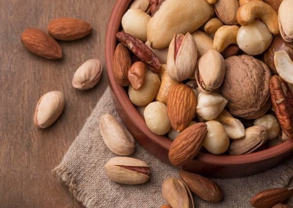 Các loại hạt dinh dưỡng giàu protein thực vật và chất béo tốt