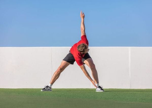 Phương pháp dynamic stretching giãn cơ động khởi động làm nóng cơ thể