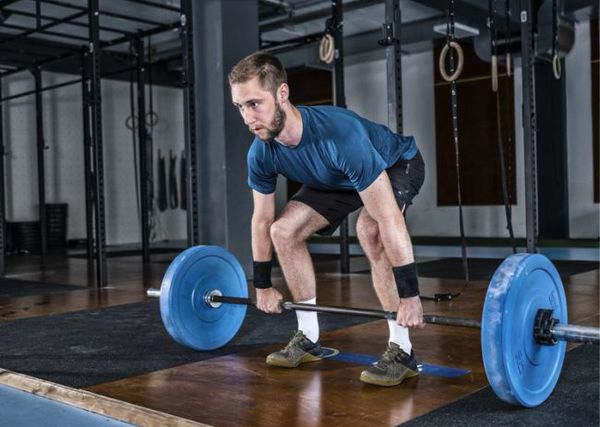 Kỹ thuật hạ tạ đúng cách và có kiểm soát khi tập gym