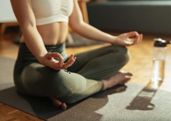 Tìm hiểu Hatha Yoga là gì và lợi ích đối với người mới bắt đầu tập luyện