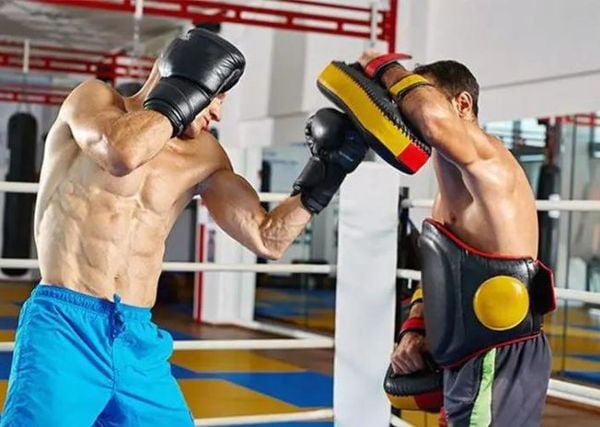 Kỹ thuật đòn Left Uppercut móc ngược tay trái hạ gục đối thủ