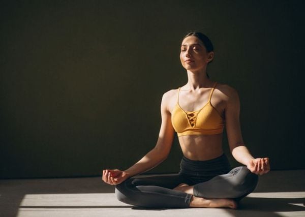 Lợi ích của Gentle Yoga trong việc điều chỉnh cột sống và giảm đau lưng