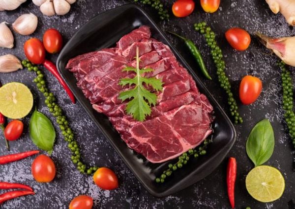 Thịt đỏ giàu protein và creatine giúp xây dựng cơ bắp tăng cân lành mạnh