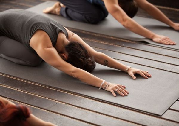 VINYASA YOGA VÀ LỢI ÍCH KHI TẬP LUYỆN – FitBox Gym