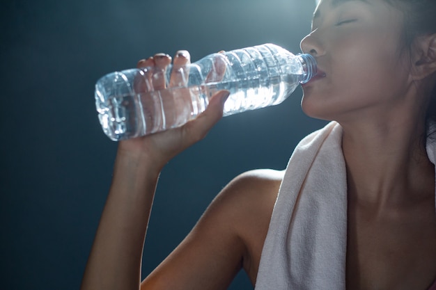 HYDRAT HÓA - BÍ QUYẾT GIỮ NĂNG LƯỢNG TRONG MỖI BUỔI TẬP – FitBox Gym