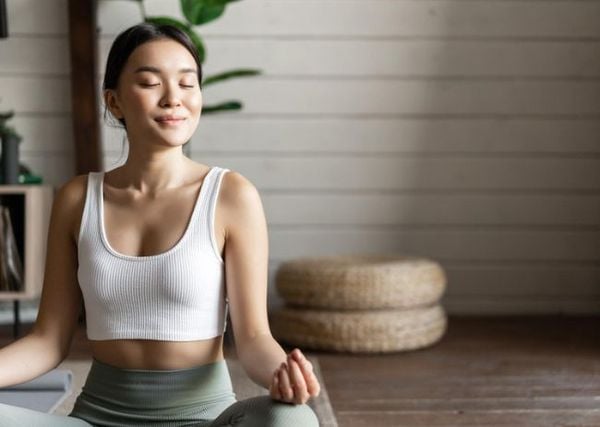 Tập yoga nâng cao sức khỏe và sự dẻo dai cho cơ thể kết hợp dinh dưỡng lành mạnh