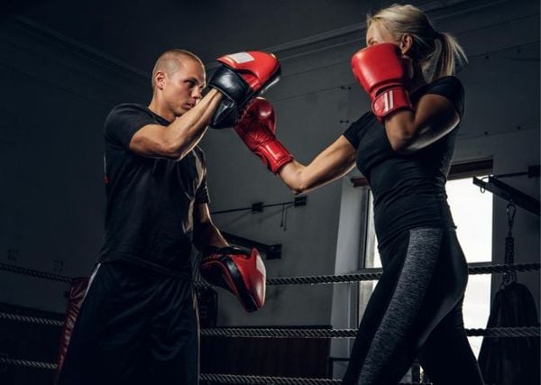 Huấn luyện viên hướng dẫn tập luyện Kickboxing chuyên nghiệp tại nhà